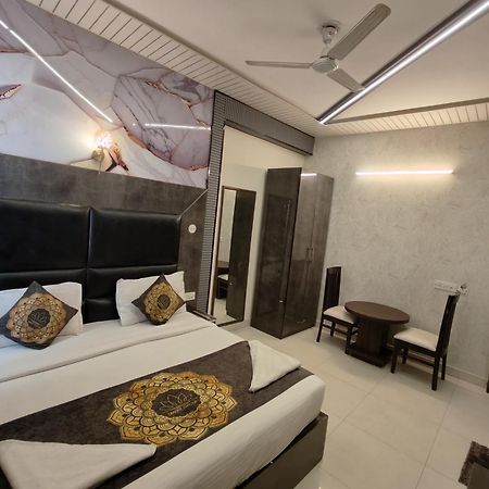 Hotel Smart Plaza Нью-Дели Экстерьер фото