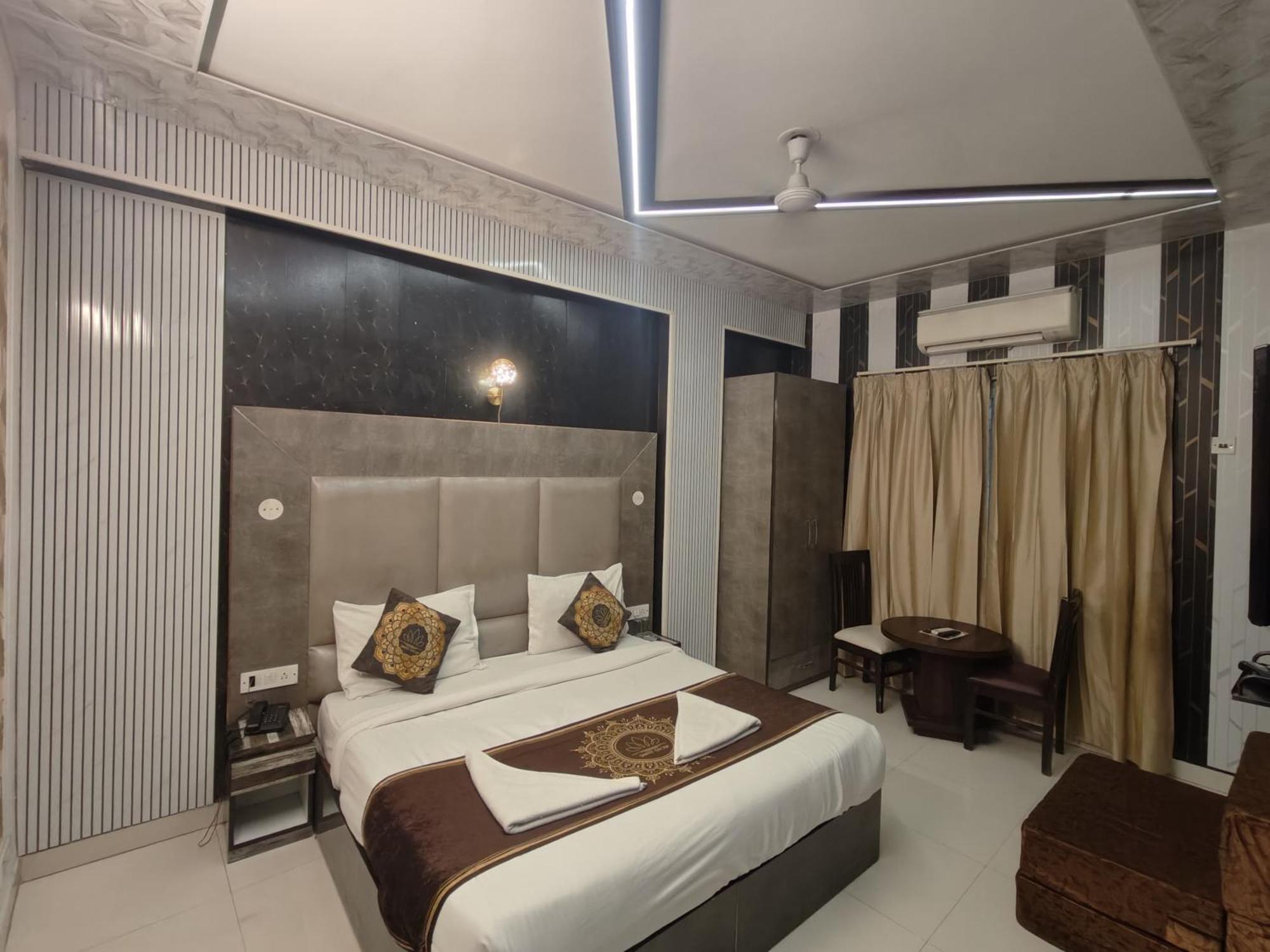 Hotel Smart Plaza Нью-Дели Экстерьер фото