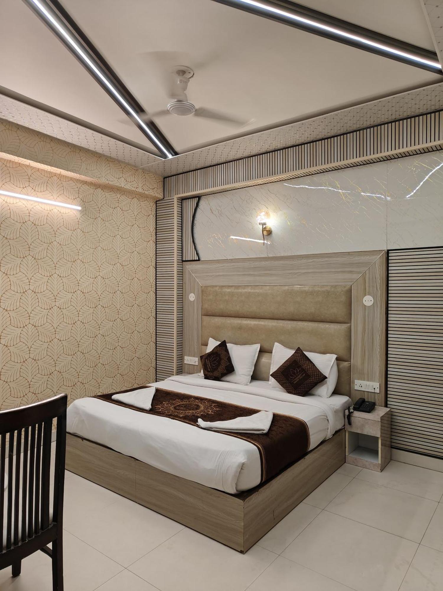 Hotel Smart Plaza Нью-Дели Экстерьер фото